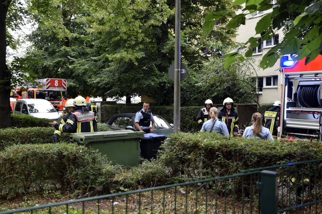 Feuer Koeln Vingst Noerdlingerstr P17.JPG - Miklos Laubert